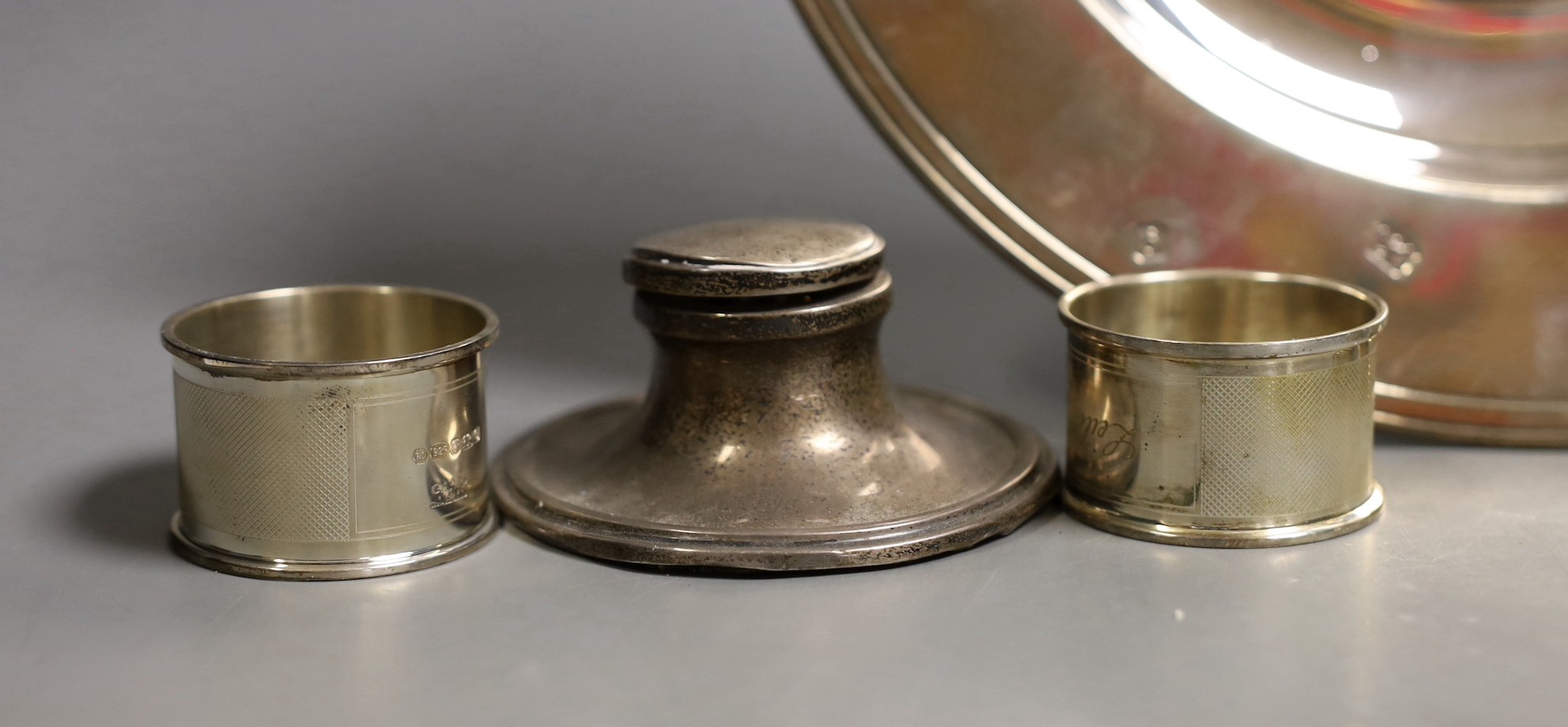 A modern silver armada dish by Carr's of Sheffield, 25.5cm, a similar set of four napkin rings and a silver mounted inkwell